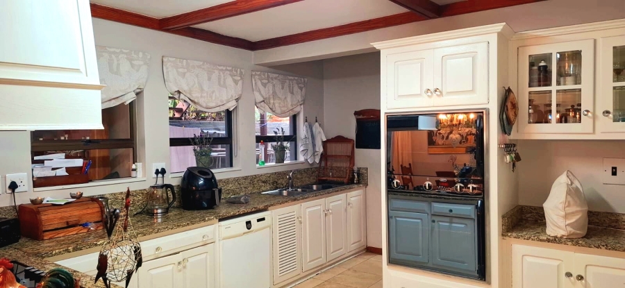 5 Bedroom Property for Sale in Beacon Bay Eastern Cape